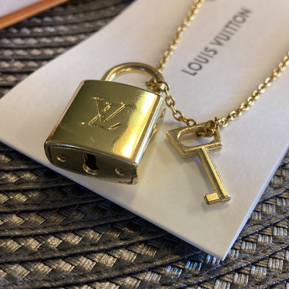 Louis Vuitton Lock & Key Necklace with box - Picture 15 of 17